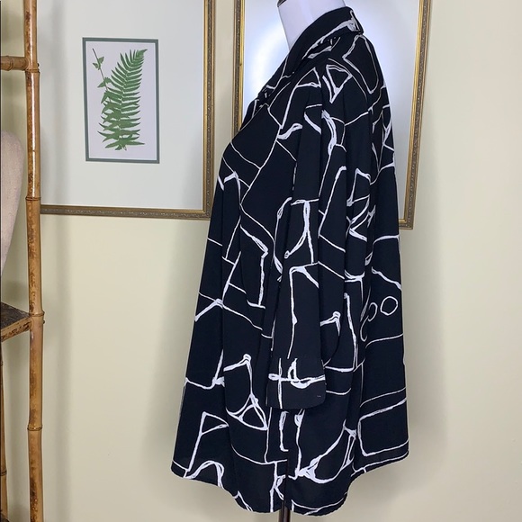 Maggie Barnes black & white geometric print 1X - Picture 4 of 7